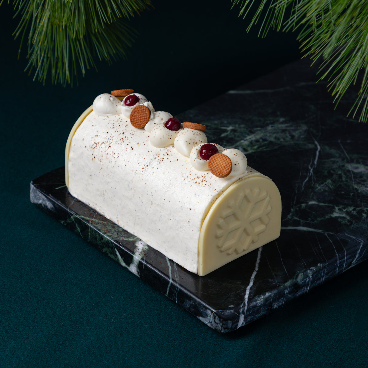 Bûche de Noël Hoogan et Beaufort à la vanille, canneberge, citron et praliné au tournesol